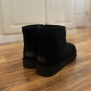 UGG Classic Mini II Boots in Size 7